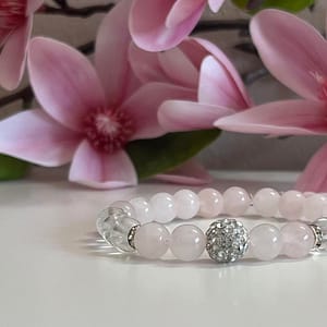 Rózsakvarc és Hegyikristály karkötő, Shamballával díszítve