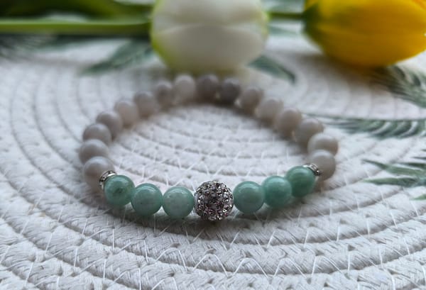 Achát és Jáde ásványkarkötő, 10 mm-es Shamballával