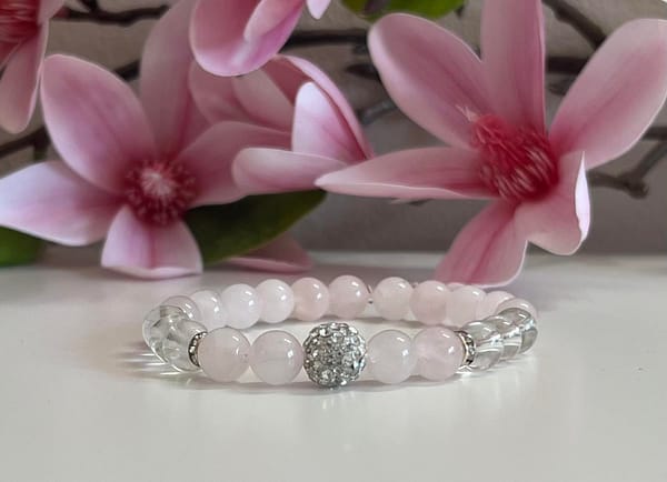 Rózsakvarc és Hegyikristály karkötő, Shamballával díszítve