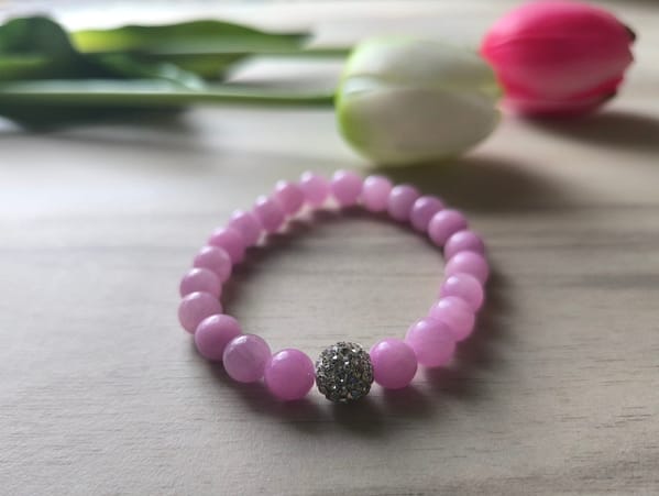 Jáde ásványkarkötő, 10 mm-es Shamballával